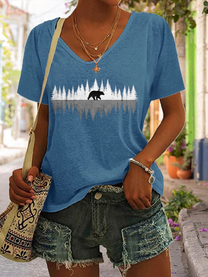Retro Women's Nature Lover Bear In The Woods Print V-Neck Short Sleeve T-Shirt
