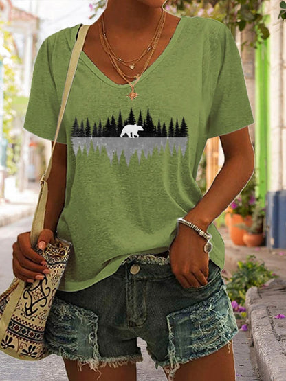 Retro Women's Nature Lover Bear In The Woods Print V-Neck Short Sleeve T-Shirt